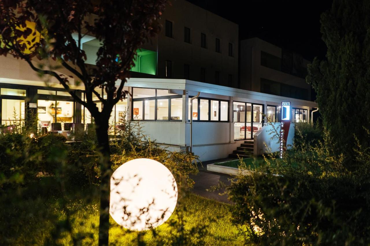 Unaway Hotel ファブロ エクステリア 写真